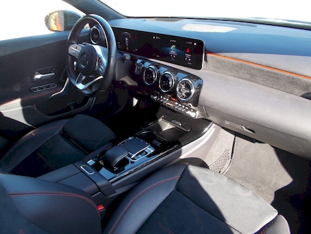 MERCEDES CLASSE A IV 200 163 CV  AMG LINE 7G-DCT    ********** AVEC SEULEMENT 55393 KMS !!! **********